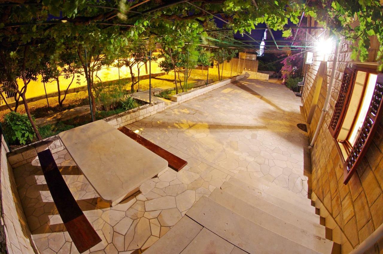 Large And Charming Apartment Near Beach With Big & Sunny Terrace Sumartin Exterior foto